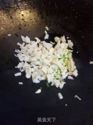 酸辣藕丁炒蚬肉的做法步骤：6