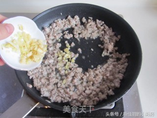 香菇肉酱菠菜面的做法步骤：4