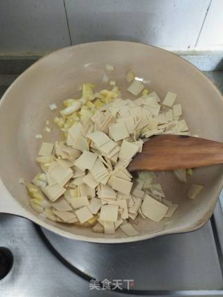 西生菜炒干豆腐的做法步骤：5