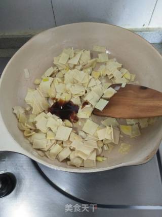 西生菜炒干豆腐的做法步骤：6