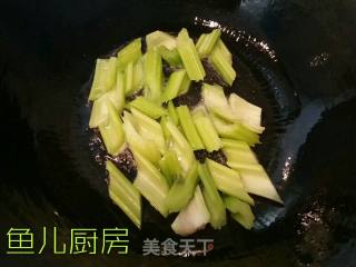 椒盐濑尿虾段──鱼儿厨房私房菜的做法步骤：9