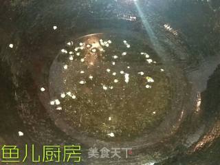 椒盐濑尿虾段──鱼儿厨房私房菜的做法步骤：11