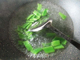 里脊肉炒油豆角的做法步骤：5