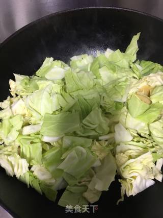 豆皮炒包菜的做法步骤：5