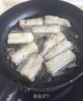 家常炖带鱼的做法步骤：2