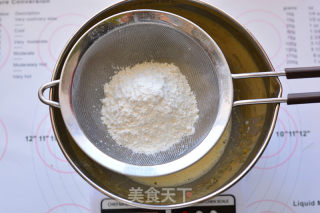 香草戚风的做法步骤：3