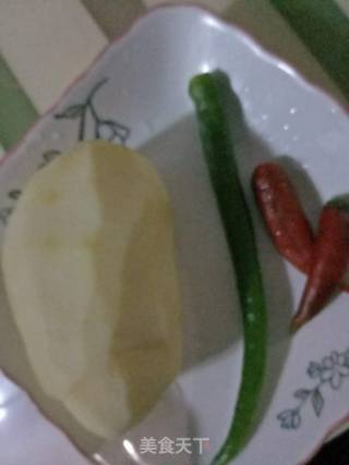 酸辣土豆丝的做法步骤：1