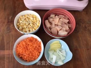 玉米胡萝卜鸡肉饼的做法步骤：1