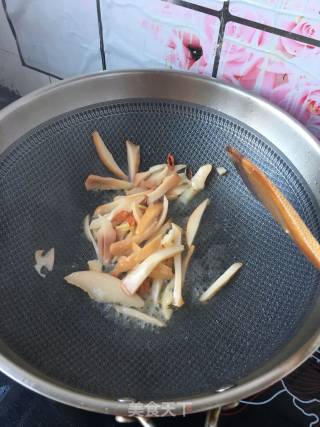 香菜炒黄金鲍的做法步骤：14