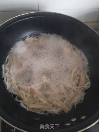 番茄金针蘑的做法步骤：4