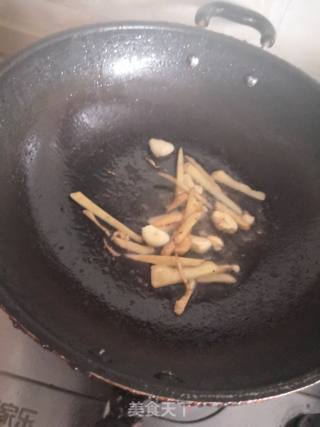 蒜姜焖大排的做法步骤：4