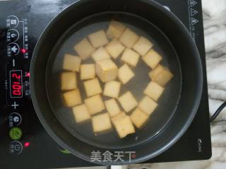 辣椒炒鱼豆腐的做法步骤：1