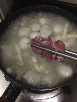 白玉菇瘦肉肉丸汤的做法步骤：8