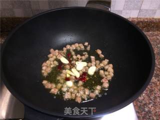 泡豇豆炒牛肉粒的做法步骤：5