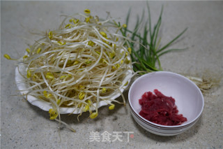 小炒黄豆芽的做法步骤：1