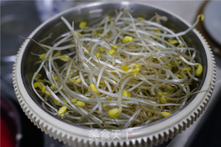 小炒黄豆芽的做法步骤：2