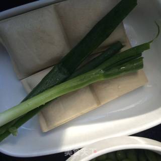 毛豆炒豆干的做法步骤：2