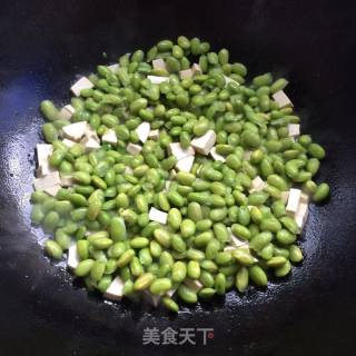 毛豆炒豆干的做法步骤：5