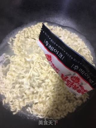 煮火鸡面的做法步骤：2