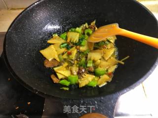 芥菜竹笋炒年糕的做法步骤：2