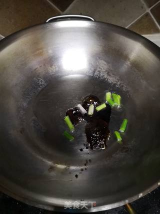 白菜炖粉条的做法步骤：1