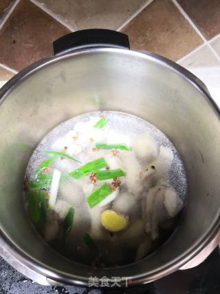 炸鸡翅的做法步骤：2