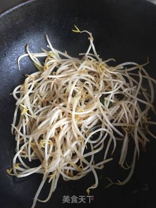 绿豆芽鸡蛋炒面条的做法步骤：6