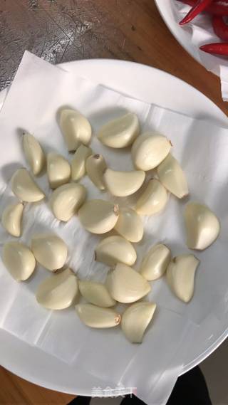 自制蒜蓉辣椒酱的做法步骤：1