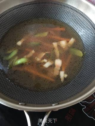 杂蔬热汤面的做法步骤：6