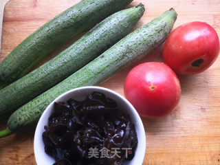 西红柿炒丝瓜的做法步骤：1