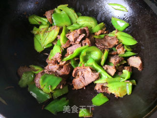 辣椒炒牛肉的做法步骤：6