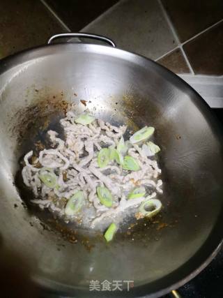 肉丝炒菜心的做法步骤：1