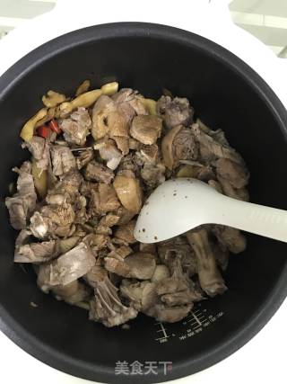 电饭锅做的子姜焖鸭的做法步骤：7