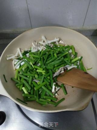 杏鲍菇炒蒜苔的做法步骤：5