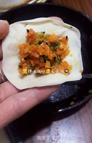 祥瑞餐桌大虾胡萝卜儿童水饺的做法步骤：9
