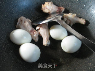 鸡蛋烧鸡翅根的做法步骤：3