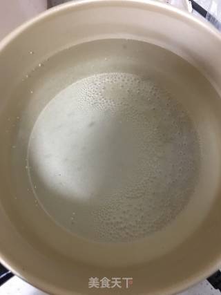 玉米面粥的做法步骤：1