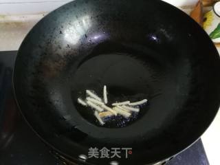 玉米豌豆炒虾仁的做法步骤：5