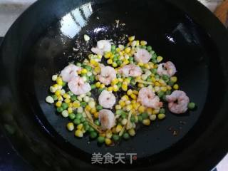 玉米豌豆炒虾仁的做法步骤：7