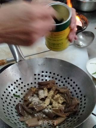 炒海肠的做法步骤：7