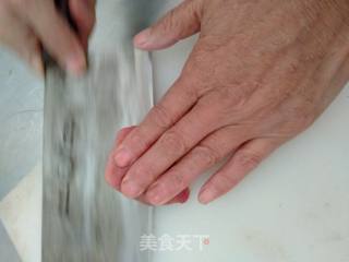蒜薹炒肉丝的做法步骤：1