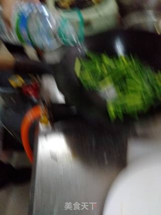 蒜薹炒肉丝的做法步骤：8