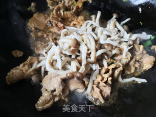 蟹味菇炒肉的做法步骤：7
