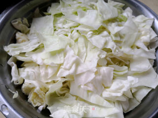 牛肉炒圆白菜的做法步骤：2