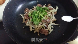 孜然洋葱煸腰片的做法步骤：6
