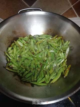 炒豆角的做法步骤：4