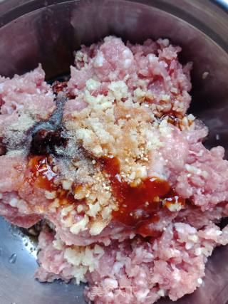 红烧面筋塞肉的做法步骤：1