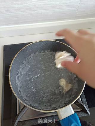 海木耳虾皮小馄饨的做法步骤：2