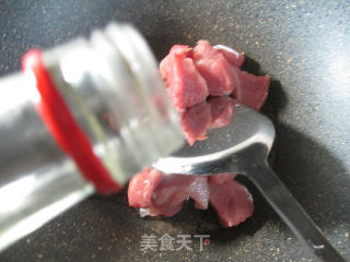 黑木耳灯椒烧里脊肉的做法步骤：2