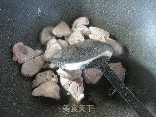 黑木耳灯椒烧里脊肉的做法步骤：3